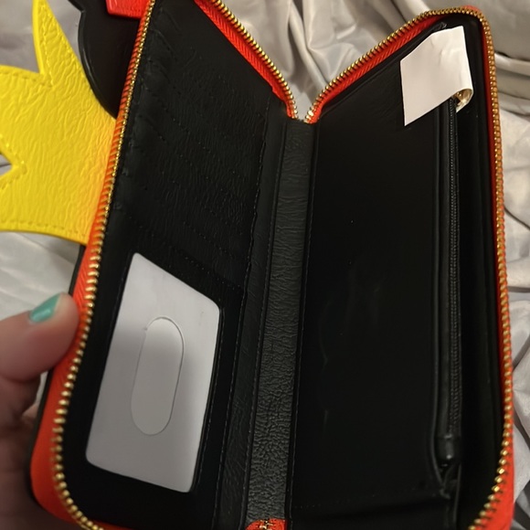 Queen of Hearts Disney loungefly wallet NWT Alice in wonderland - Picture 3 of 4